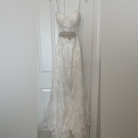 Stella York Wedding Dress with Veil - Picture 2 of 3